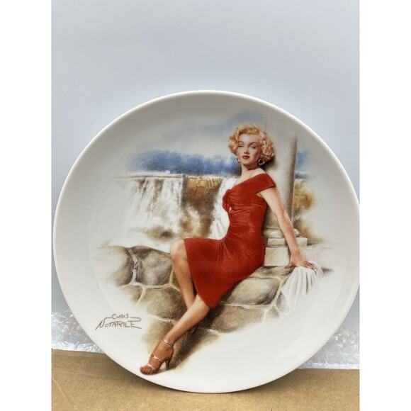 “NIAGARA” by Chris Notarile The Marilyn Monroe Collection COA 1992 - Picture 2 of 7